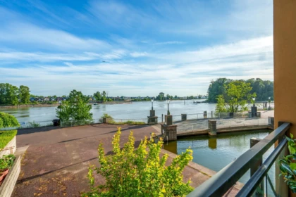 204 2 Renaissance Square, New Westminster, BC, New Westminster — Apartment/Condo for sale