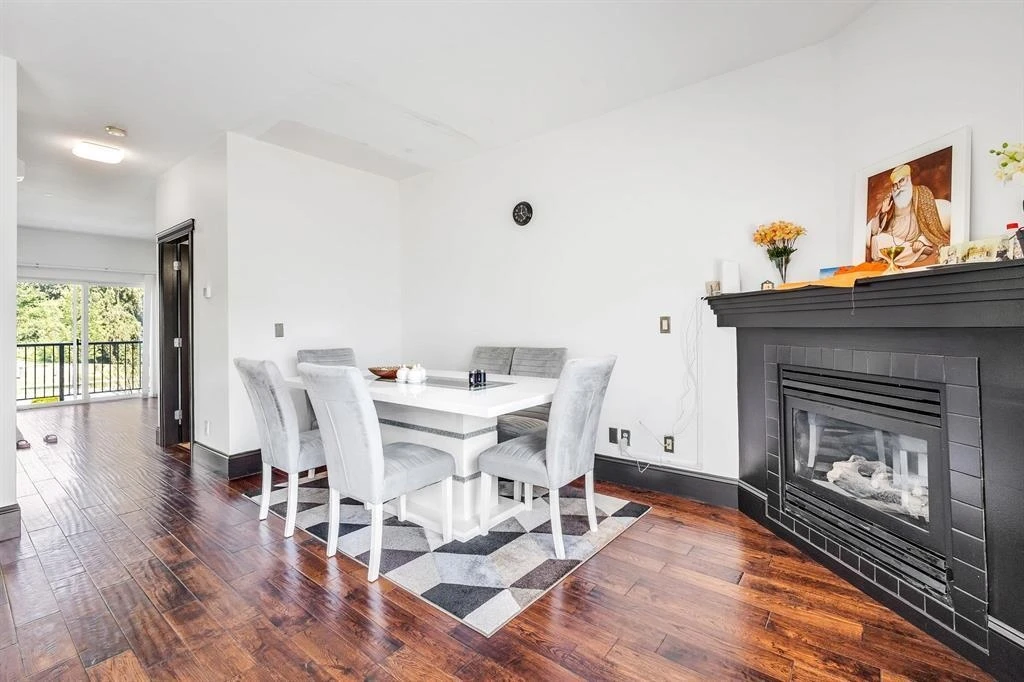 Dining Area Photo of 67 12677 63 Avenue, Surrey, BC