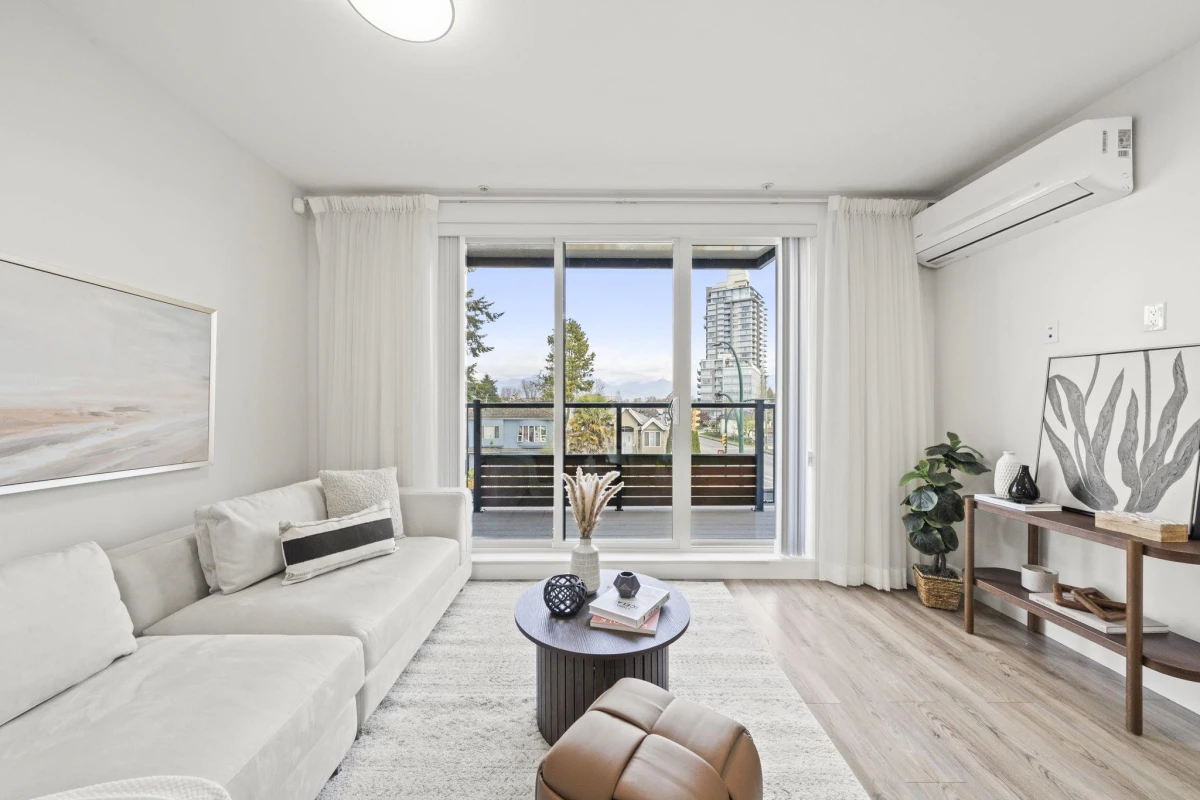 Living Room Photo of 2296 E 33rd Avenue, Vancouver, BC