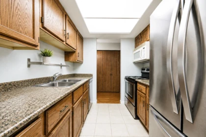 Kitchen Island Photo of 802 6595 Willingdon Avenue, Burnaby, BC