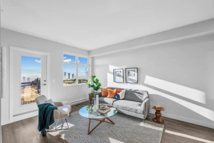 404 5535 Hastings Street, Burnaby, BC, Burnaby — Apartment/Condo for sale