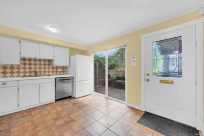 Kitchen Island Photo of 1185 Forge Walk, Vancouver, BC