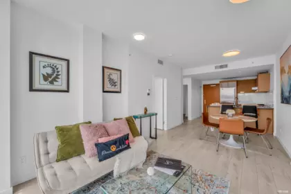 Walk-In Closet Photo of 819 8080 Cambie Road, Richmond, BC