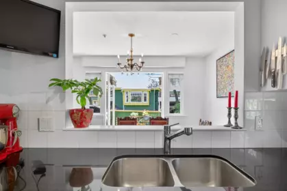 Kitchen Island Photo of 2950 W 8th Avenue, Vancouver, BC