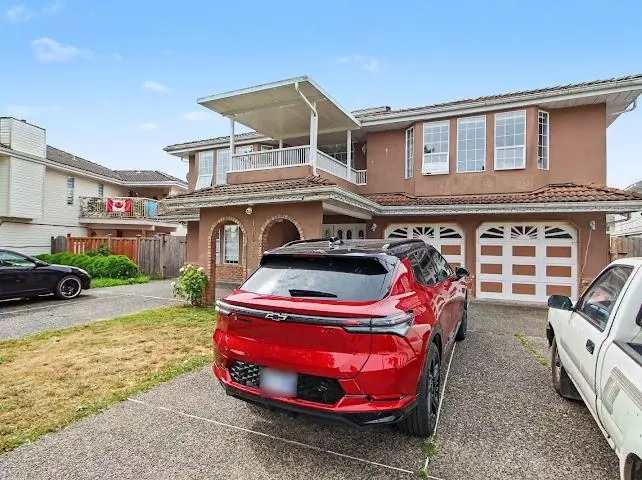 Living Room Photo of 12506 75a Avenue, Surrey, BC