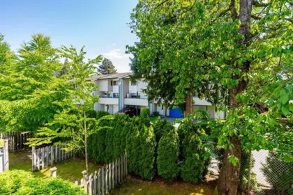 Hallway Photo of 5 9405 121 Street, Surrey, BC