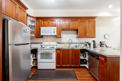 Walk-In Closet Photo of 5 9405 121 Street, Surrey, BC