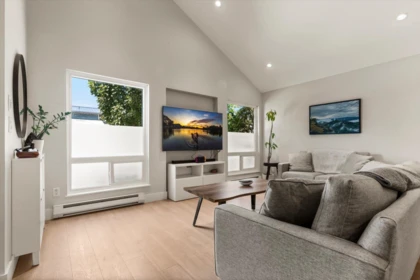 8562 Mccutcheon Avenue, Chilliwack, BC, Chilliwack — Single Family Residence for sale