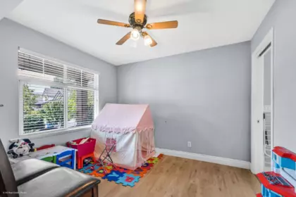 Hallway Photo of 33370 Kirk Avenue, Abbotsford, BC
