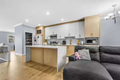 Kitchen Photo of 33370 Kirk Avenue, Abbotsford, BC
