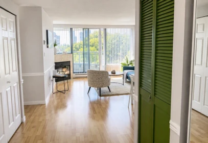 Hallway Photo of 702 13353 108 Avenue, Surrey, BC