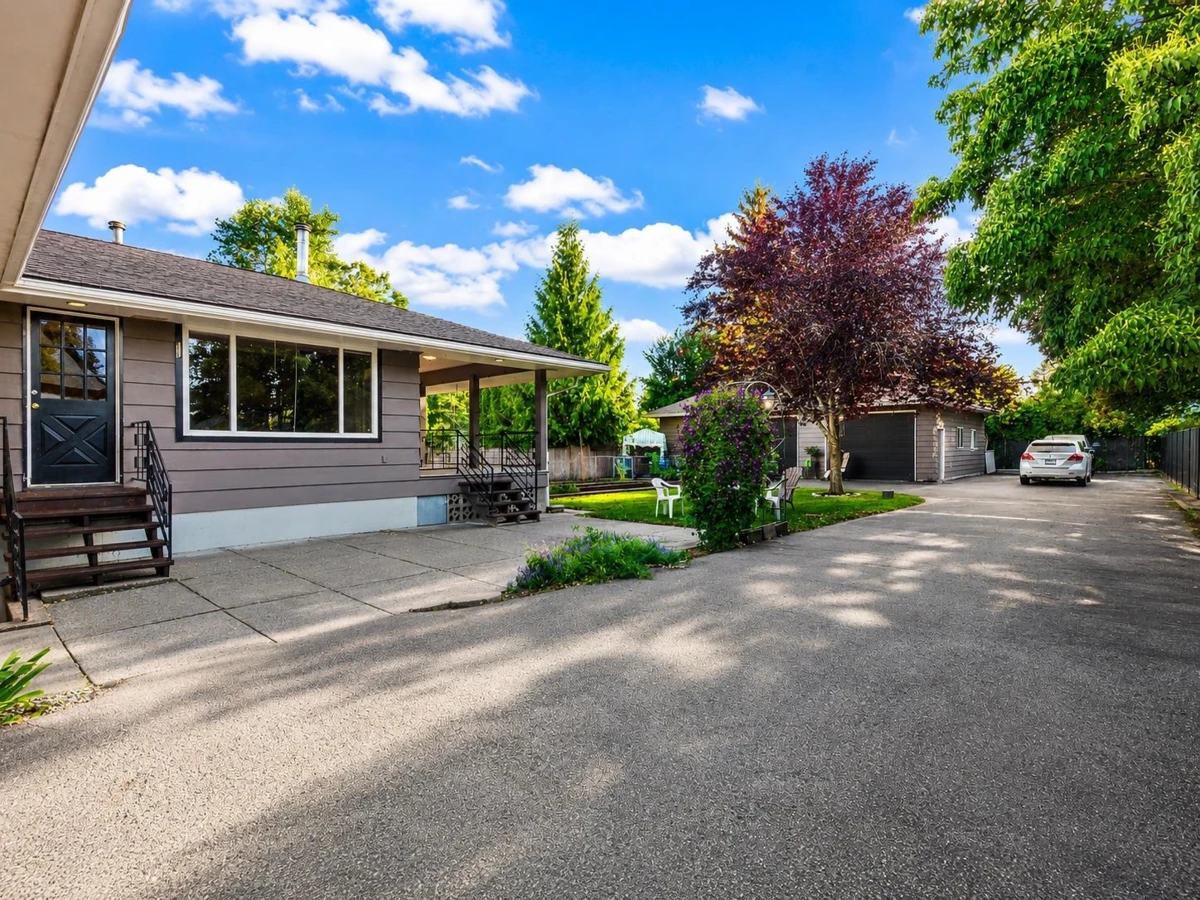 Family Room Photo of 9725 Juniper Street, Chilliwack, BC