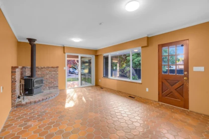 Garage Interior Photo of 9725 Juniper Street, Chilliwack, BC