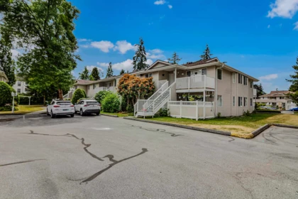 Hallway Photo of 209 13947 72 Avenue, Surrey, BC