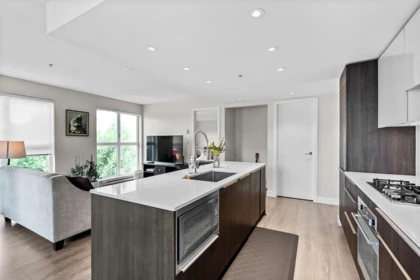 324 1588 E Hastings Street, Vancouver, BC, Vancouver — Apartment/Condo for sale