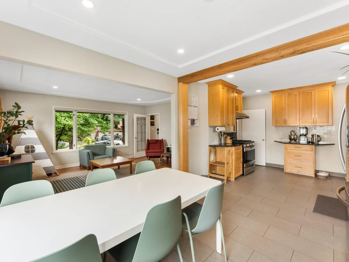 Dining Area Photo of 355 Sherbrooke Street, New Westminster, BC