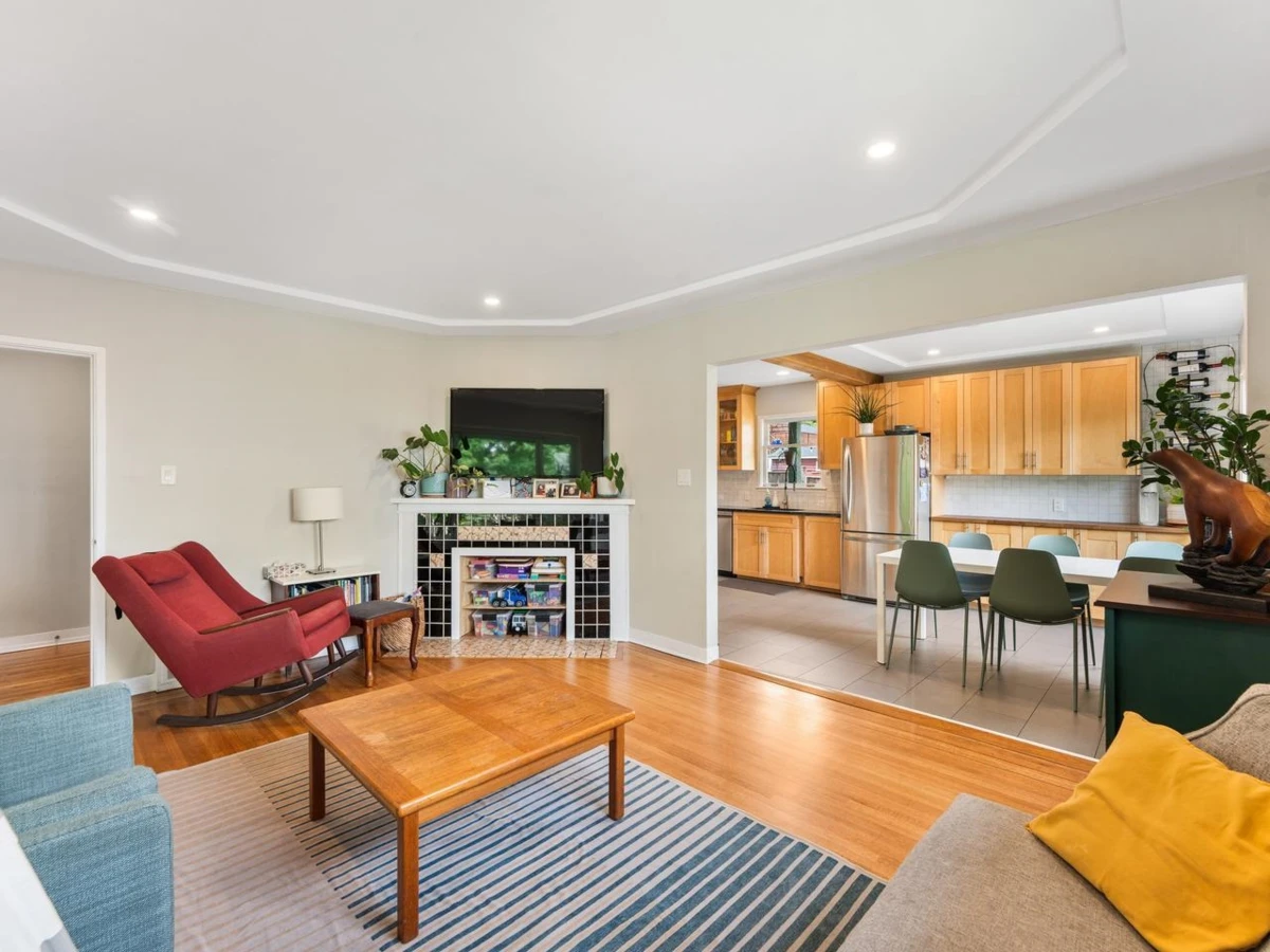 Family Room Photo of 355 Sherbrooke Street, New Westminster, BC