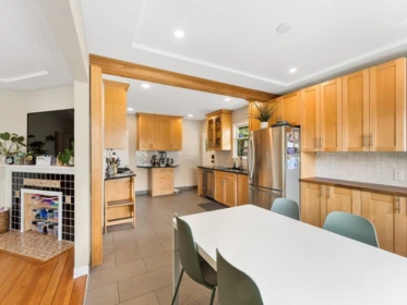 Kitchen Photo of 355 Sherbrooke Street, New Westminster, BC