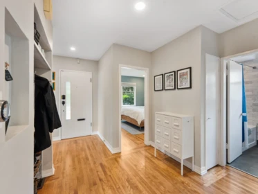 Primary Bathroom Photo of 355 Sherbrooke Street, New Westminster, BC