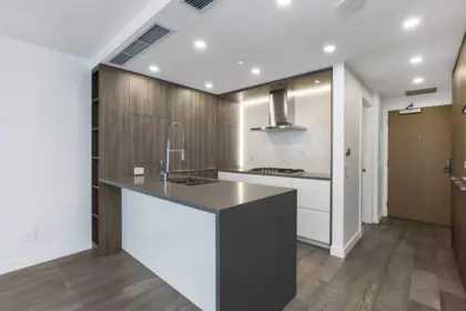 Primary Bathroom Photo of 311 15165 Thrift Avenue, White Rock, BC