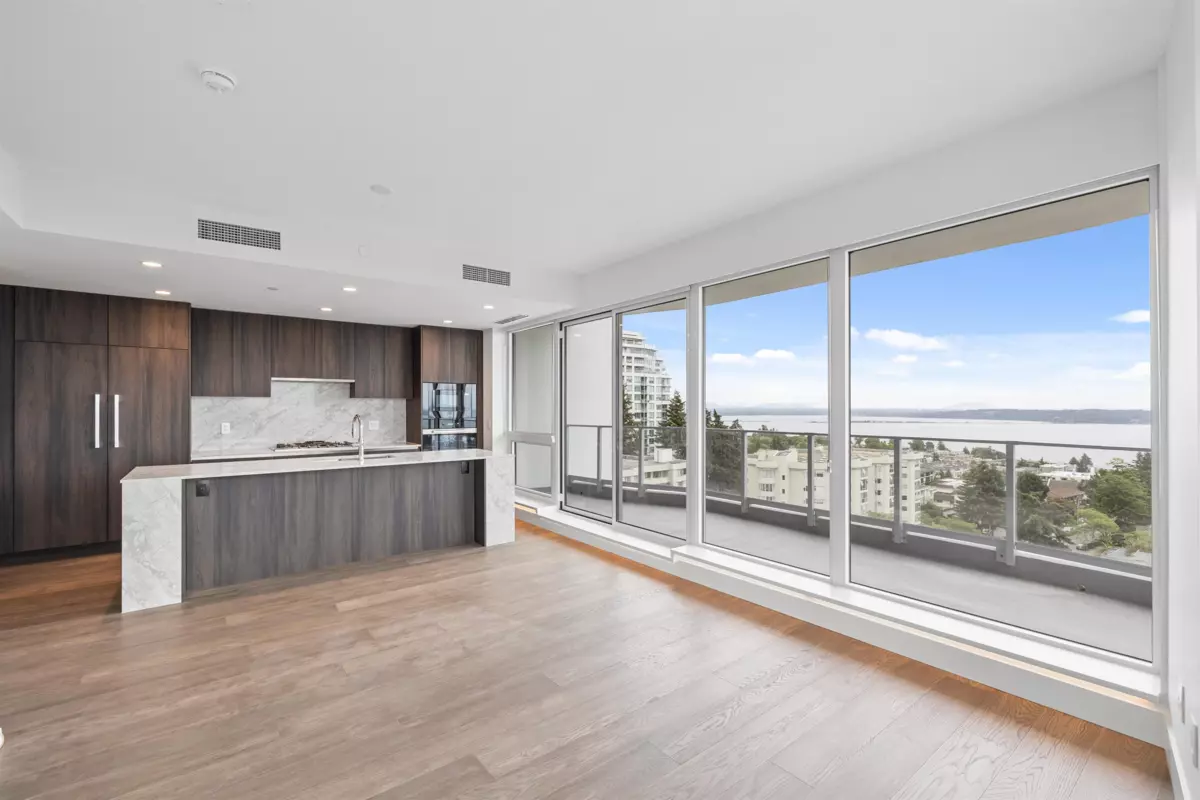 Dining Area Photo of 1005 1475 Foster Street, White Rock, BC