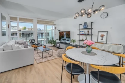 Kitchen Island Photo of 605 5085 Main Street, Vancouver, BC