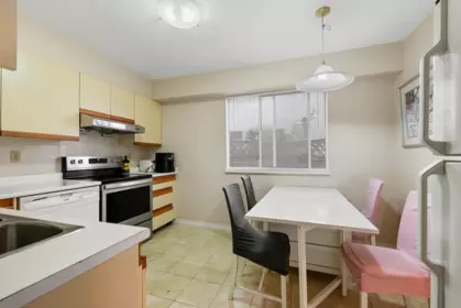 Breakfast Nook Photo of 819 W 70th Avenue, Vancouver, BC