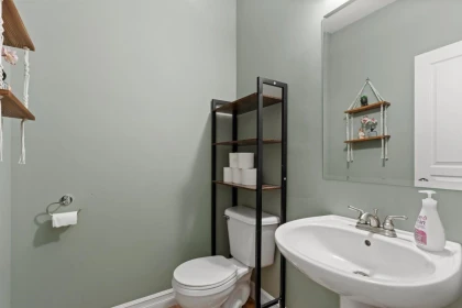 Powder Room Photo of 46035 Sherwood Drive, Chilliwack, BC