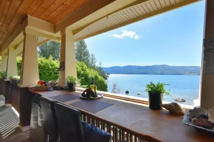 Kitchen Island Photo of 7545 Islets Place, Sechelt, BC