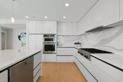 Kitchen Island Photo of 1402 3355 Cypress Place, West Vancouver, BC