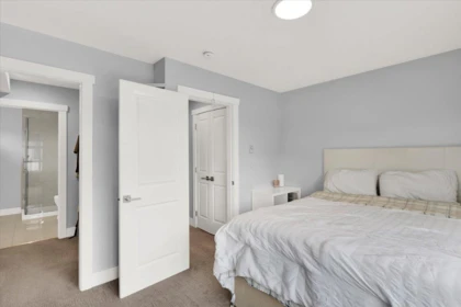Basement Recreation Room Photo of 22 13328 96 Avenue, Surrey, BC