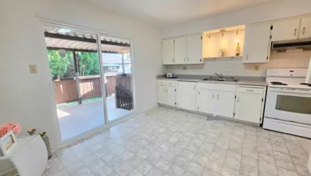 Breakfast Nook Photo of 3220 Harwood Avenue, Coquitlam, BC