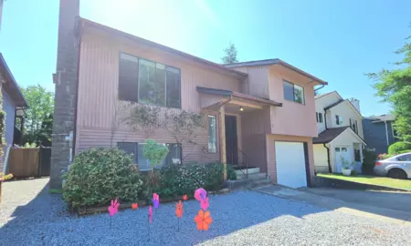 Garden / Landscaping Photo of 3220 Harwood Avenue, Coquitlam, BC