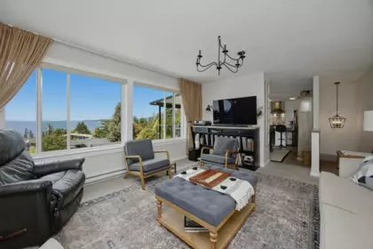 5111 Bay Road, Sechelt, BC, Sechelt — Single Family Residence for sale