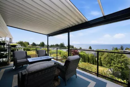 5111 Bay Road, Sechelt, BC, Sechelt — Single Family Residence for sale