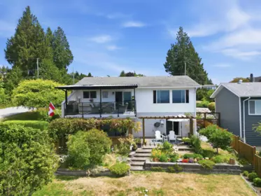 5111 Bay Road, Sechelt, BC, Sechelt — Single Family Residence for sale
