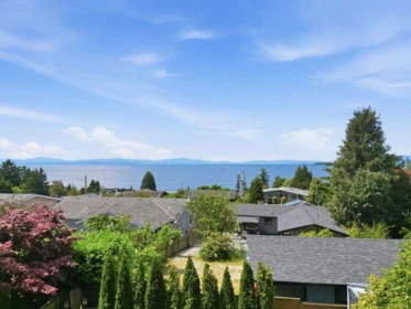 Guest Bathroom Photo of 5111 Bay Road, Sechelt, BC