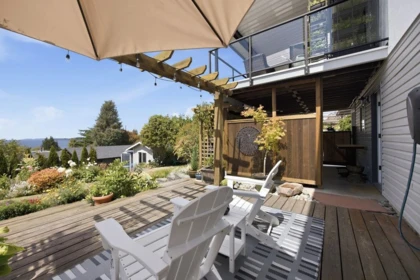 Outdoor Deck Photo of 5111 Bay Road, Sechelt, BC