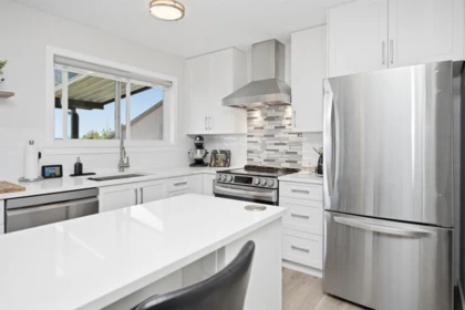 Walk-In Closet Photo of 5111 Bay Road, Sechelt, BC