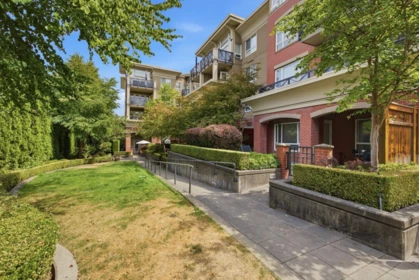 Backyard Photo of 319 2970 King George Boulevard, Surrey, BC