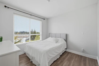 Bedroom 4 Photo of 319 2970 King George Boulevard, Surrey, BC