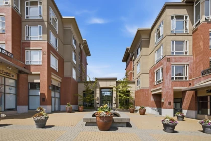 319 2970 King George Boulevard, Surrey, BC, Surrey — Apartment/Condo for sale