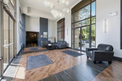 Hot Tub / Spa Photo of 319 2970 King George Boulevard, Surrey, BC
