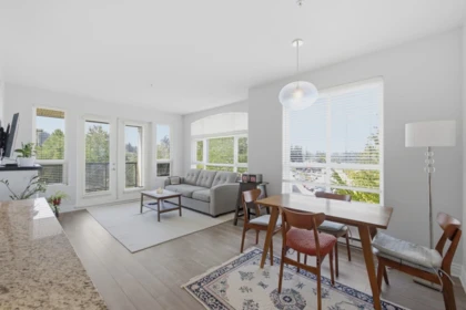 Kitchen Island Photo of 319 2970 King George Boulevard, Surrey, BC