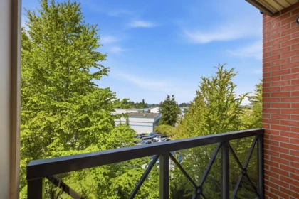 Kitchen Photo of 319 2970 King George Boulevard, Surrey, BC