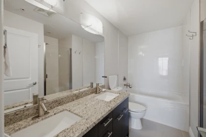 Office / Den Photo of 319 2970 King George Boulevard, Surrey, BC