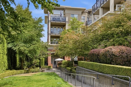 Outdoor Deck Photo of 319 2970 King George Boulevard, Surrey, BC