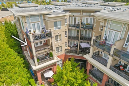 Staircase Photo of 319 2970 King George Boulevard, Surrey, BC