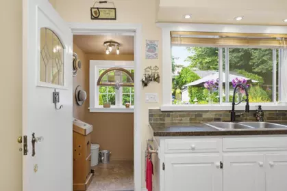 Powder Room Photo of 33043 4th Avenue, Mission, BC