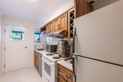 Kitchen Photo of 16111 10 Avenue, Surrey, BC